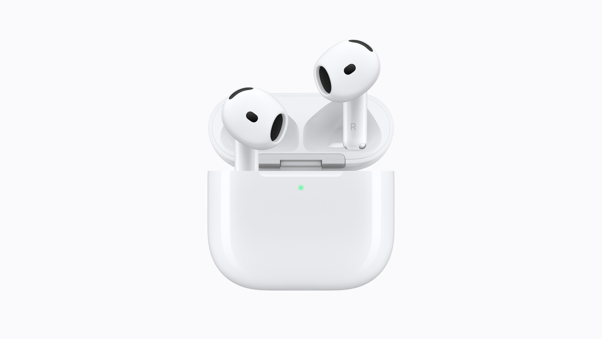 سمّاعات AirPods 5 داخل علبتها المفتوحة