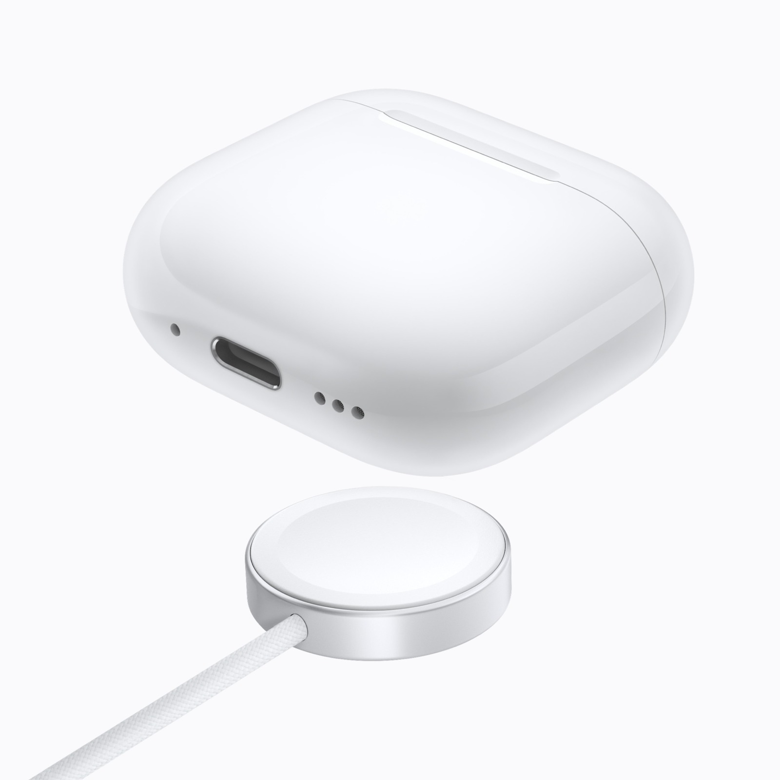 علبة الشحن اللاسلكي في AirPods 5 وشاحن Apple Watch