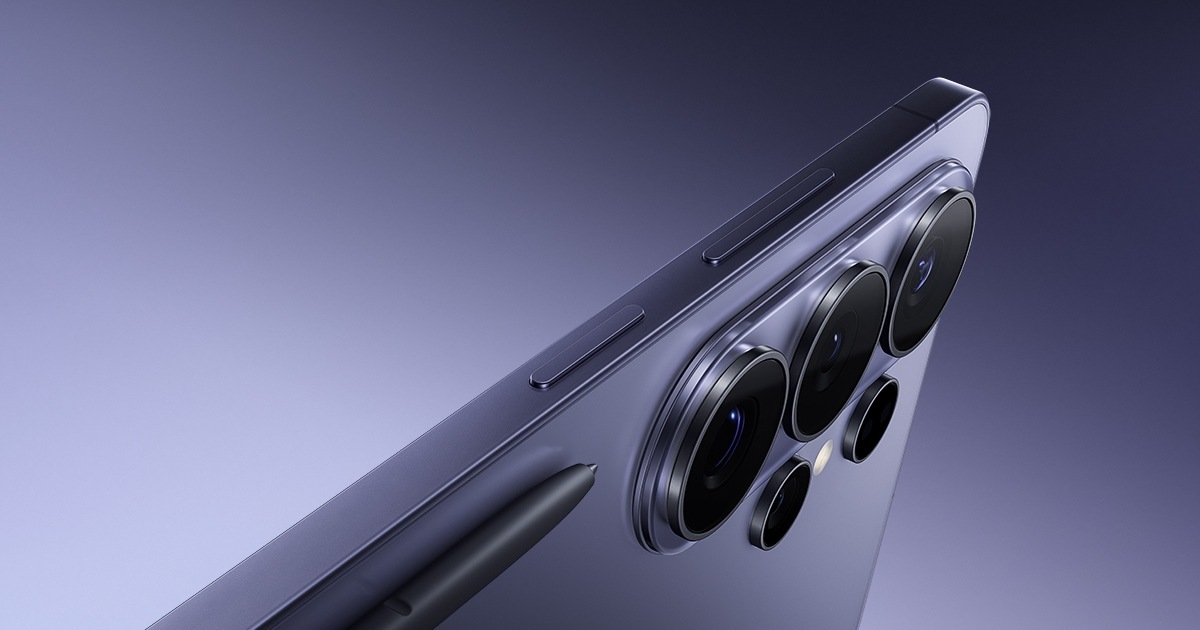 وحدة الكاميرات في Galaxy S26 Ultra مع قلم S Pen