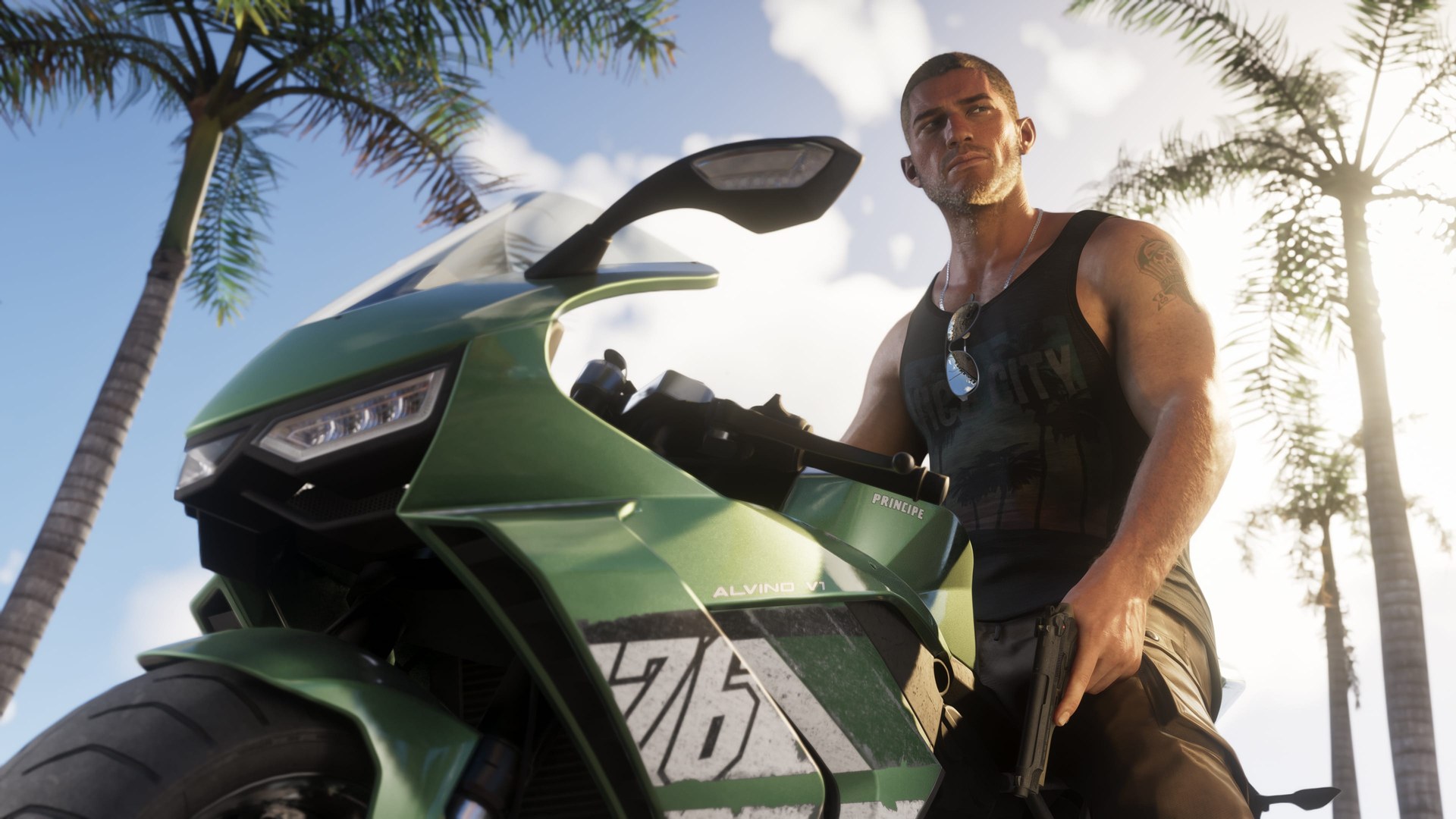 جيسون بجانب درّاجة نارية في لقطة رسمية من GTA 6