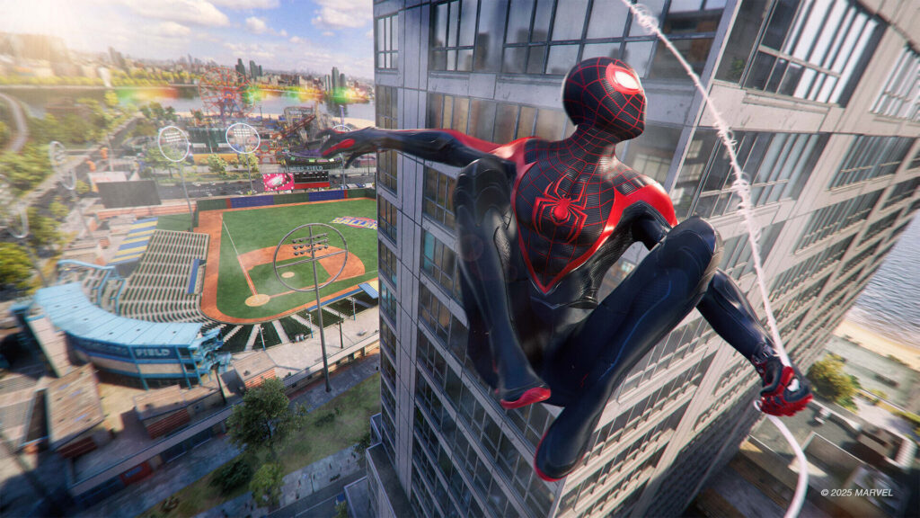 بيتر باركر ببذلة السيمبيوت في مواجهة مايلز مورالِس، وهي من أقوى أفضل ألعاب Spider-Man
